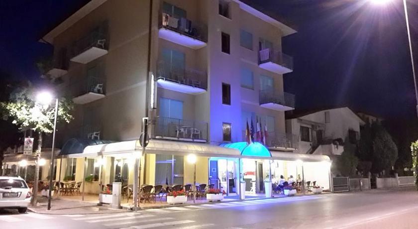Hotel Fornaro Caorle Eksteriør bilde